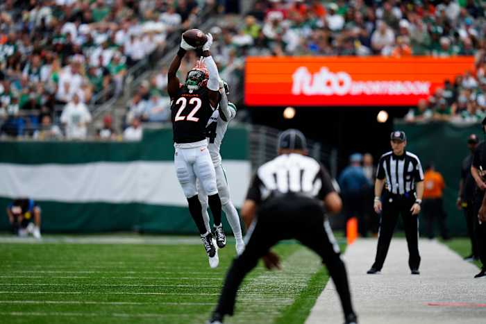 Cincinnati Bengals cornerback Chidobe Awuzie (22) nearly intercepts a pass intended for New York Jets wide receiver Corey Davis (84) in the second quarter of the NFL Week 3 game between the New York Jets and the Cincinnati Bengals at MetLife Stadium in East Rutherford, N.J., on Sunday, Sept. 25, 2022. Cincinnati Bengals At New York Jets Week 3